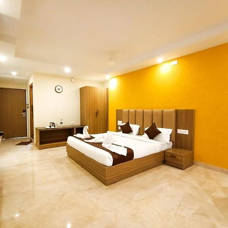 Hotel Maitri Мисор Екстериор снимка