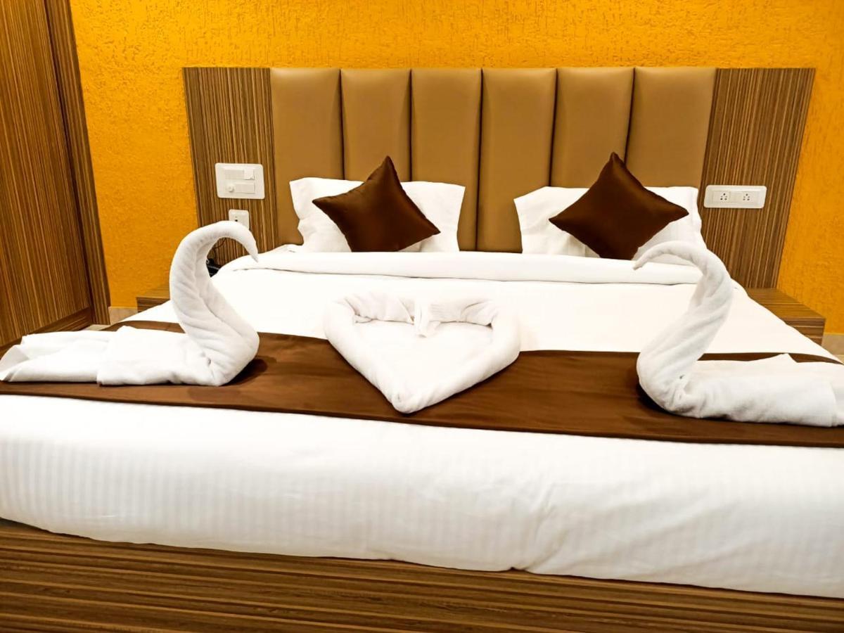 Hotel Maitri Мисор Екстериор снимка